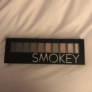 smokey eyeshadow pallet